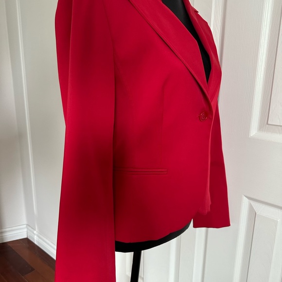 Pillar-box red fully lined jacket. Jax Sport. Size 10. - Picture 3 of 10